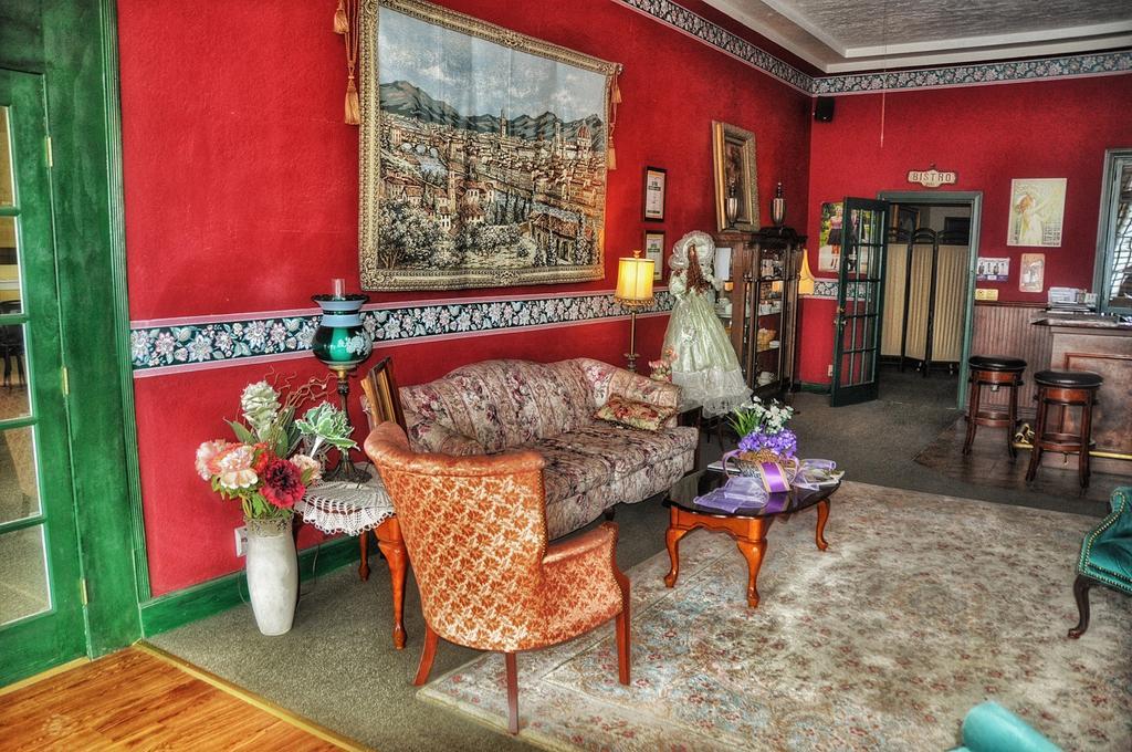 La Plaza Historic Hotel & Restaurant Уолсенбърг Екстериор снимка