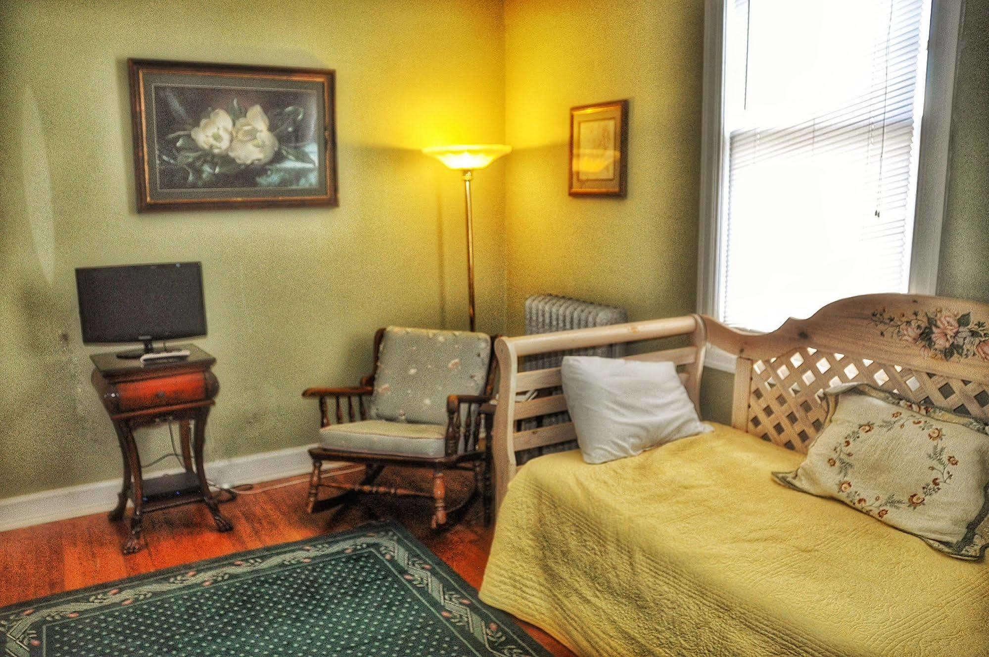 La Plaza Historic Hotel & Restaurant Уолсенбърг Екстериор снимка