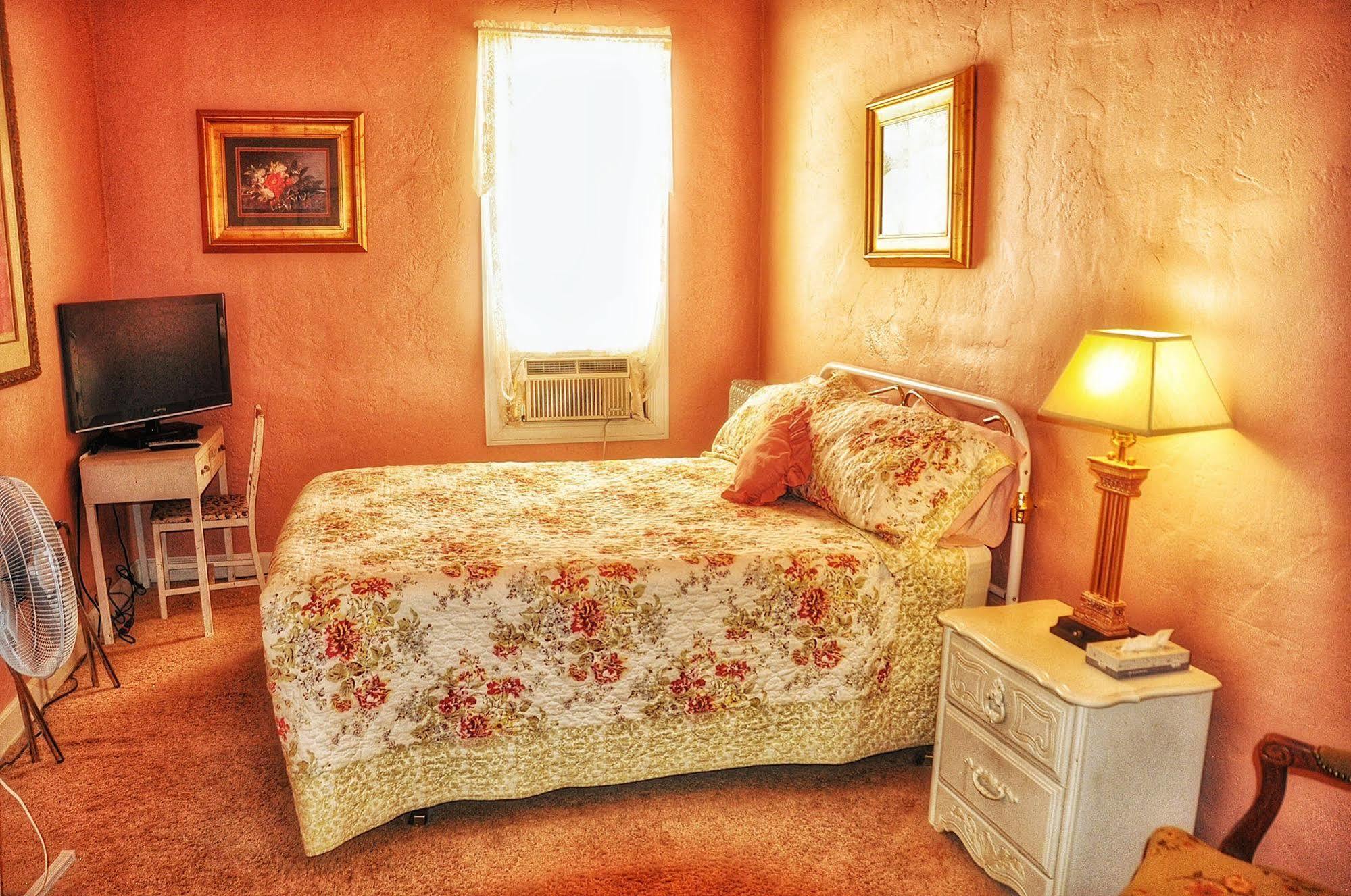 La Plaza Historic Hotel & Restaurant Уолсенбърг Екстериор снимка