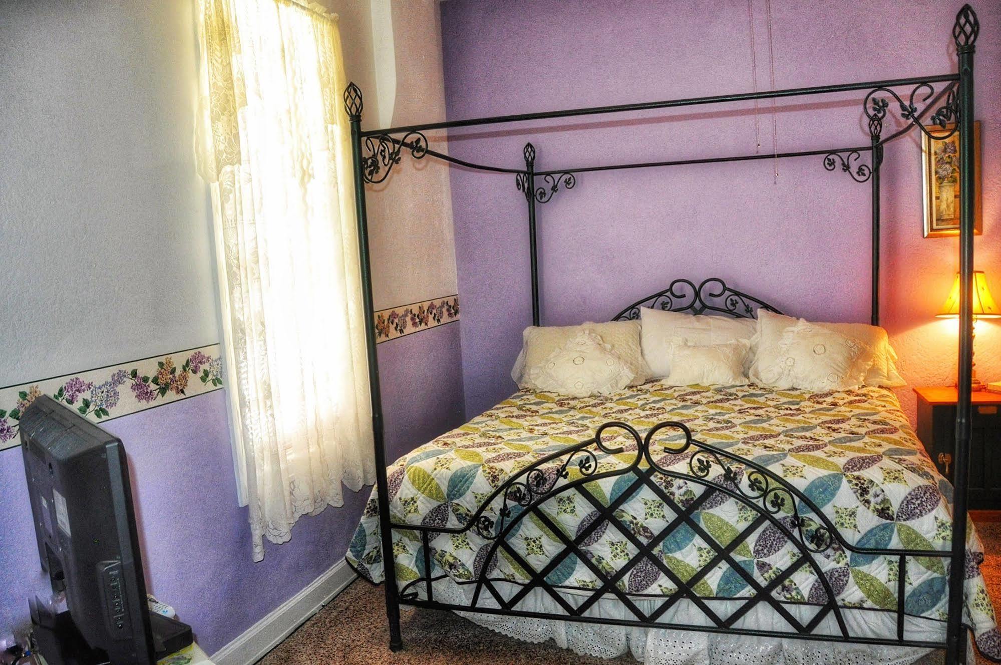 La Plaza Historic Hotel & Restaurant Уолсенбърг Екстериор снимка