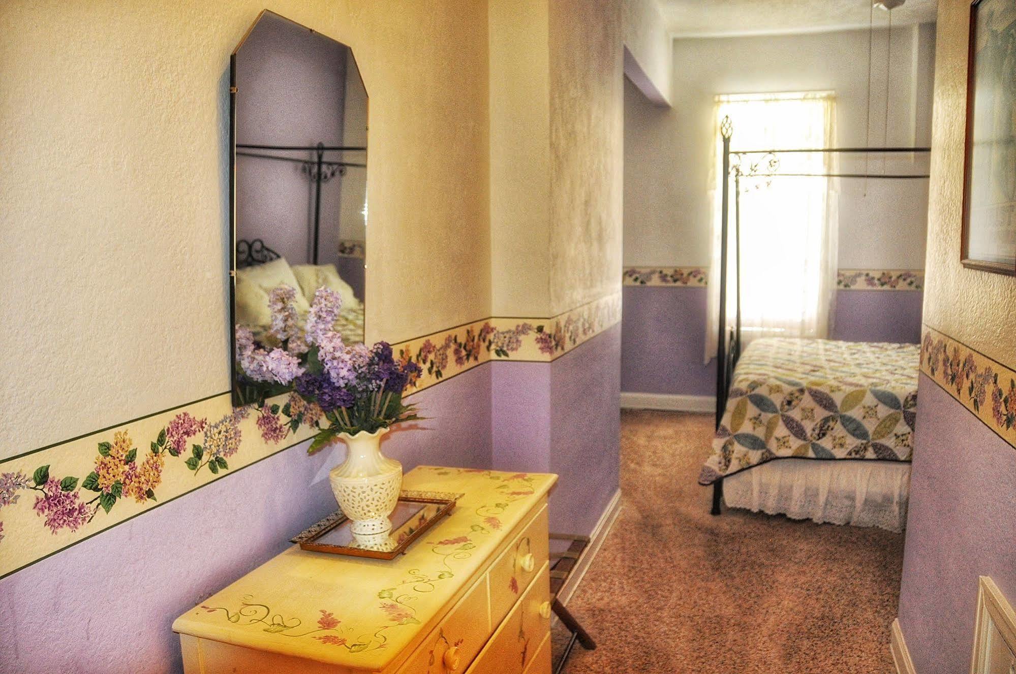 La Plaza Historic Hotel & Restaurant Уолсенбърг Екстериор снимка